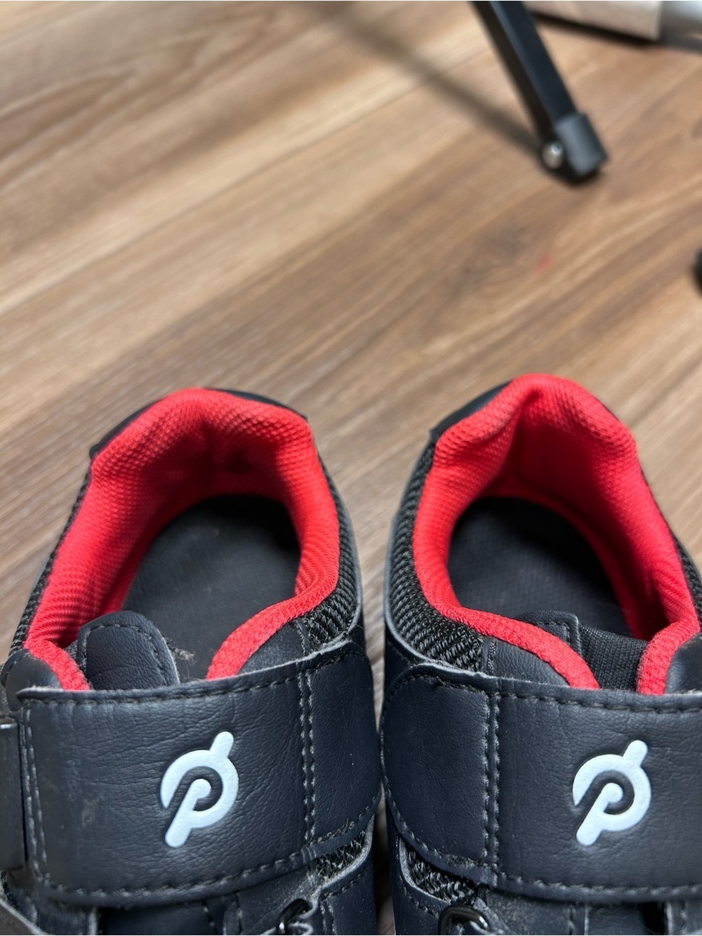 Peloton women’s bike shoes size 38/7 delta clips spinning biking black red - Picture 4 of 7